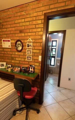 Casa à venda com 217m², 4 quartos e 2 vagasEscritório