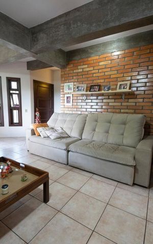 Casa à venda com 217m², 4 quartos e 2 vagasSala