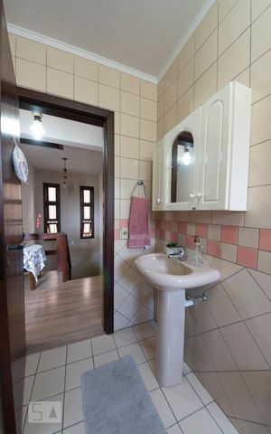 Casa à venda com 217m², 4 quartos e 2 vagasBanheiro 