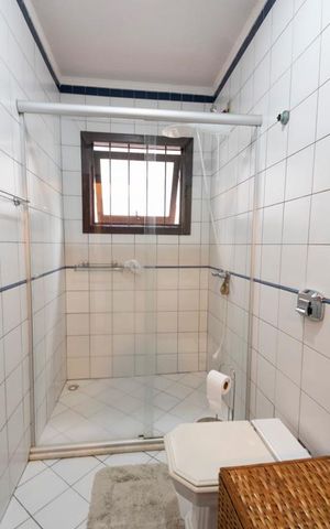 Casa à venda com 217m², 4 quartos e 2 vagasBanheiro