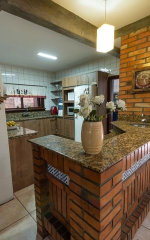 Casa à venda com 217m², 4 quartos e 2 vagasCozinha