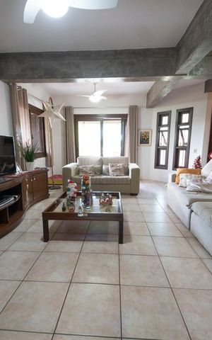 Casa à venda com 217m², 4 quartos e 2 vagasSala