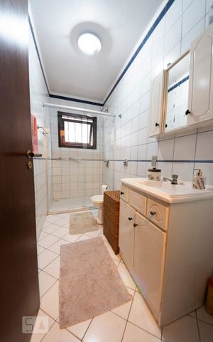 Casa à venda com 217m², 4 quartos e 2 vagasBanheiro