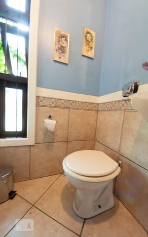 Casa à venda com 217m², 4 quartos e 2 vagasLavabo