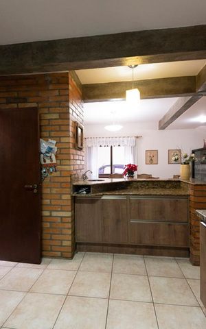 Casa à venda com 217m², 4 quartos e 2 vagasCozinha