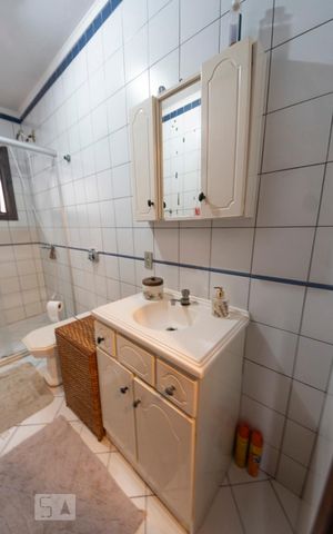 Casa à venda com 217m², 4 quartos e 2 vagasBanheiro