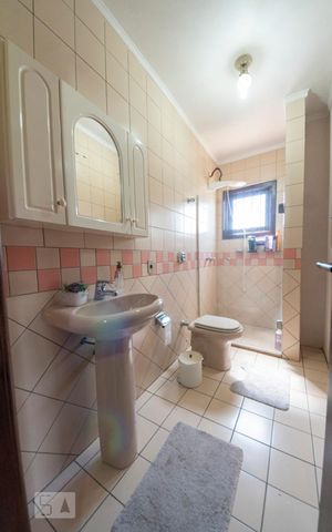 Casa à venda com 217m², 4 quartos e 2 vagasBanheiro 