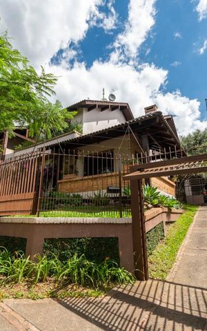 Casa à venda com 217m², 4 quartos e 2 vagasFachada