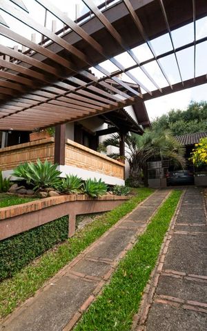 Casa à venda com 217m², 4 quartos e 2 vagasGaragem