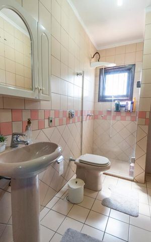 Casa à venda com 217m², 4 quartos e 2 vagasBanheiro 