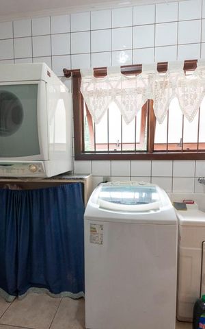 Casa à venda com 217m², 4 quartos e 2 vagasLavanderia