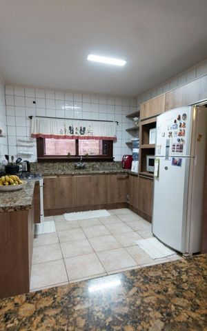 Casa à venda com 217m², 4 quartos e 2 vagasCozinha