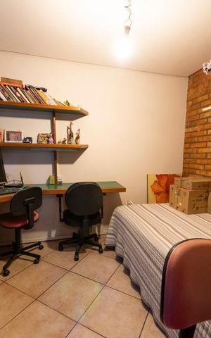Casa à venda com 217m², 4 quartos e 2 vagasEscritório