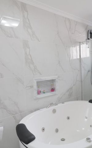 Casa à venda com 280m², 3 quartos e 2 vagasBanheiro da Suíte 1