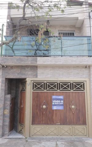 Casa à venda com 280m², 3 quartos e 2 vagasFachada - instalação de plaquinha