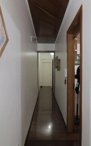 Casa à venda com 280m², 3 quartos e 2 vagasCorredor de acesso aos quartos