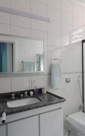 Casa à venda com 280m², 3 quartos e 2 vagasBanheiro da Suíte 2