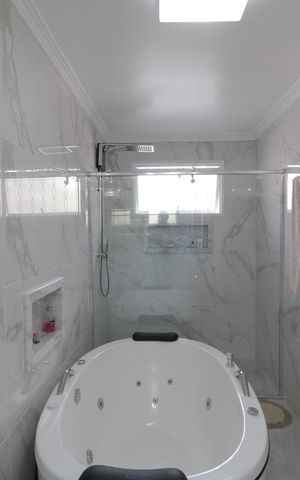 Casa à venda com 280m², 3 quartos e 2 vagasBanheiro da Suíte 1