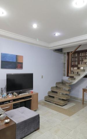 Casa à venda com 280m², 3 quartos e 2 vagasSala