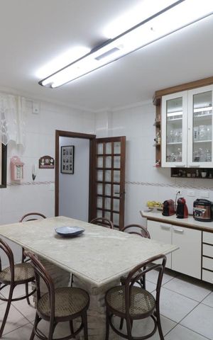 Casa à venda com 280m², 3 quartos e 2 vagasCozinha