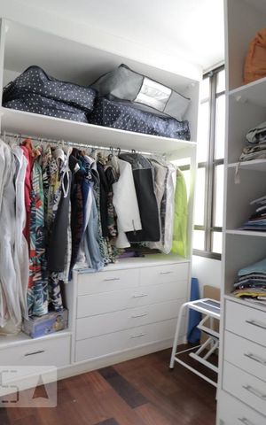 Casa à venda com 280m², 3 quartos e 2 vagasSuíte 2- closet
