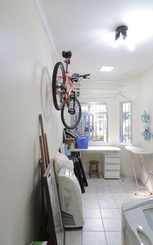 Casa à venda com 280m², 3 quartos e 2 vagasArea de serviço
