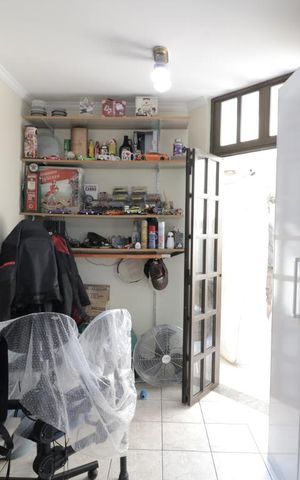 Casa à venda com 280m², 3 quartos e 2 vagasEscritório