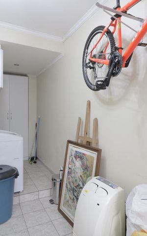 Casa à venda com 280m², 3 quartos e 2 vagasArea de serviço
