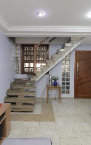 Casa à venda com 280m², 3 quartos e 2 vagasSala
