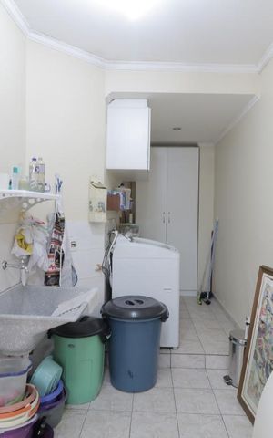 Casa à venda com 280m², 3 quartos e 2 vagasArea de serviço