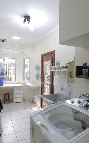 Casa à venda com 280m², 3 quartos e 2 vagasArea de serviço