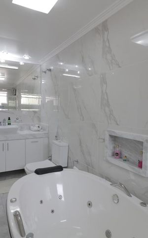 Casa à venda com 280m², 3 quartos e 2 vagasBanheiro da Suíte 1