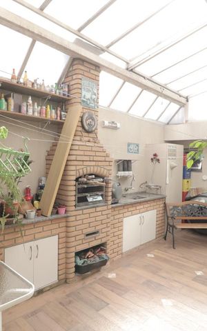 Casa à venda com 280m², 3 quartos e 2 vagasChurrasqueira