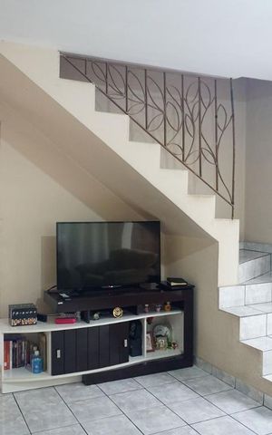 Casa à venda com 107m², 2 quartos e 2 vagasSala de Estar