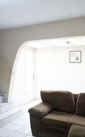 Casa à venda com 107m², 2 quartos e 2 vagasSala de Estar