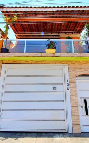 Casa para alugar com 125m², 2 quartos e 8 vagasFachada
