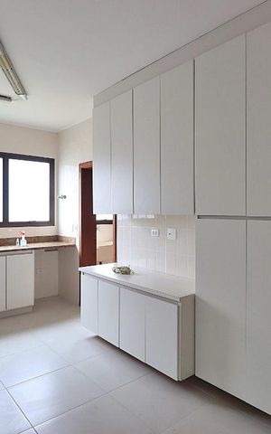 Apartamento para alugar com 156m², 3 quartos e 2 vagasCozinha