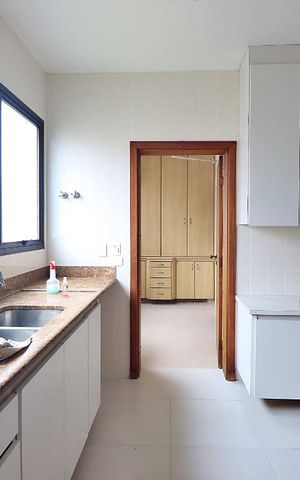 Apartamento para alugar com 156m², 3 quartos e 2 vagasCozinha