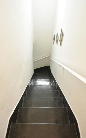 Casa à venda com 300m², 3 quartos e sem vagaEscadas