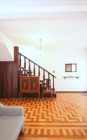 Casa à venda com 191m², 3 quartos e 3 vagasSala