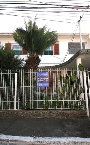 Casa à venda com 191m², 3 quartos e 3 vagasFachada