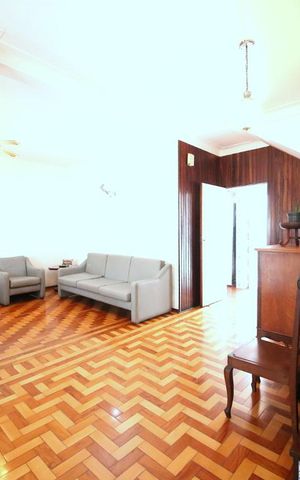 Casa à venda com 191m², 3 quartos e 3 vagasSala