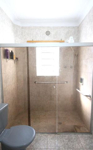 Casa à venda com 191m², 3 quartos e 3 vagasBanheiro