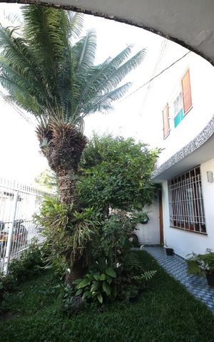 Casa à venda com 191m², 3 quartos e 3 vagasFachada Interna - Jardim