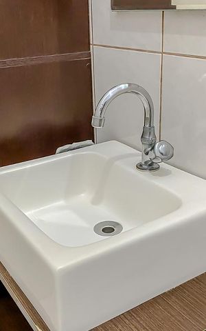 Casa de condomínio para alugar com 160m², 2 quartos e 1 vagaDetalhe Banheiro da Suite