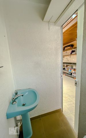 Casa de condomínio para alugar com 160m², 2 quartos e 1 vagaBanheiro da Varanda