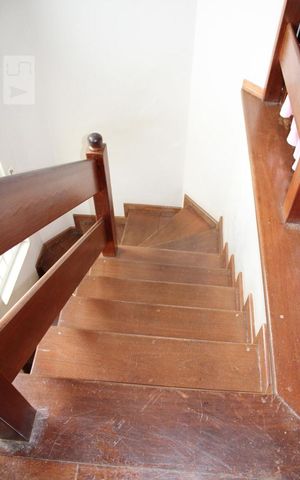 Casa à venda com 380m², 3 quartos e 4 vagasEscada