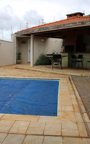 Casa à venda com 380m², 3 quartos e 4 vagasPiscina