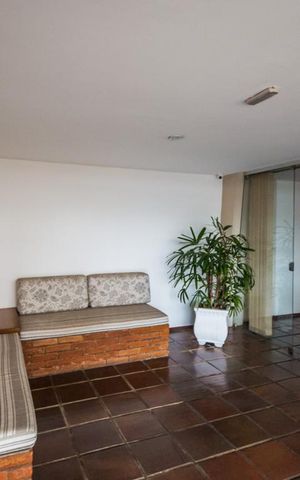 Apartamento à venda com 132m², 4 quartos e 1 vaga Apartamento à venda com 132m², 4 quartos e 1 vagaHall