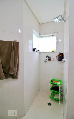 Casa à venda com 198m², 3 quartos e 3 vagasBanheiro da Suíte 1